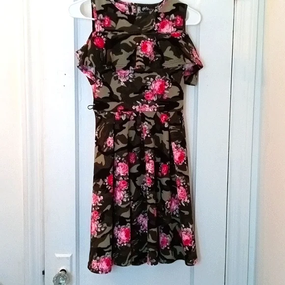 open lace back dress PINK CAMO WEDDING Dress fitted style and CORSET back sizes 16 to 24
